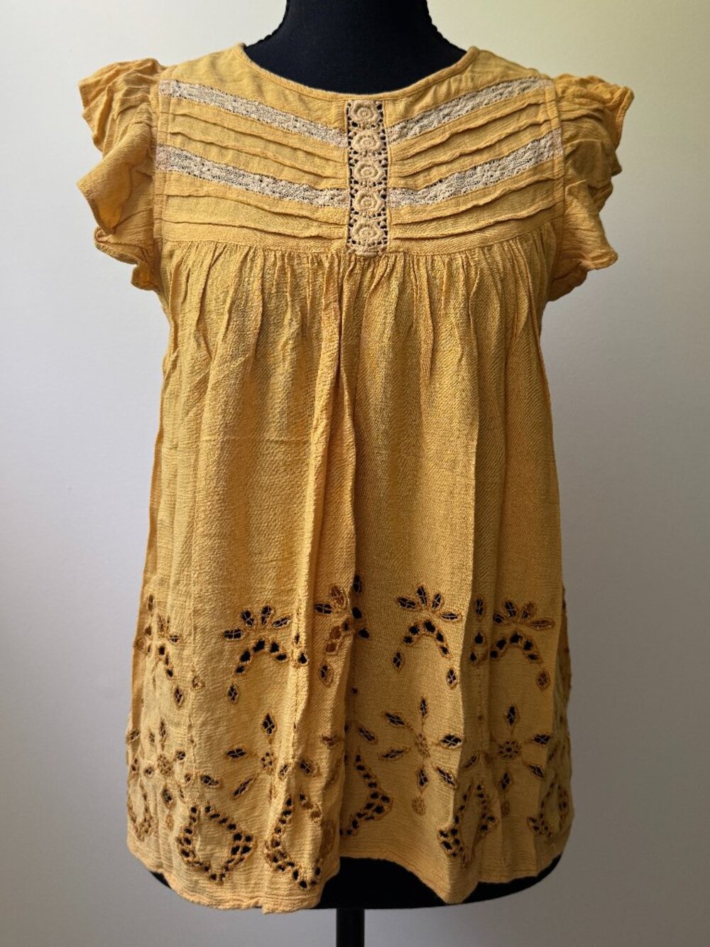 American Eagle Mustard Yellow Eyelet Lace Peasant Blouse Flutter Sleeve Small